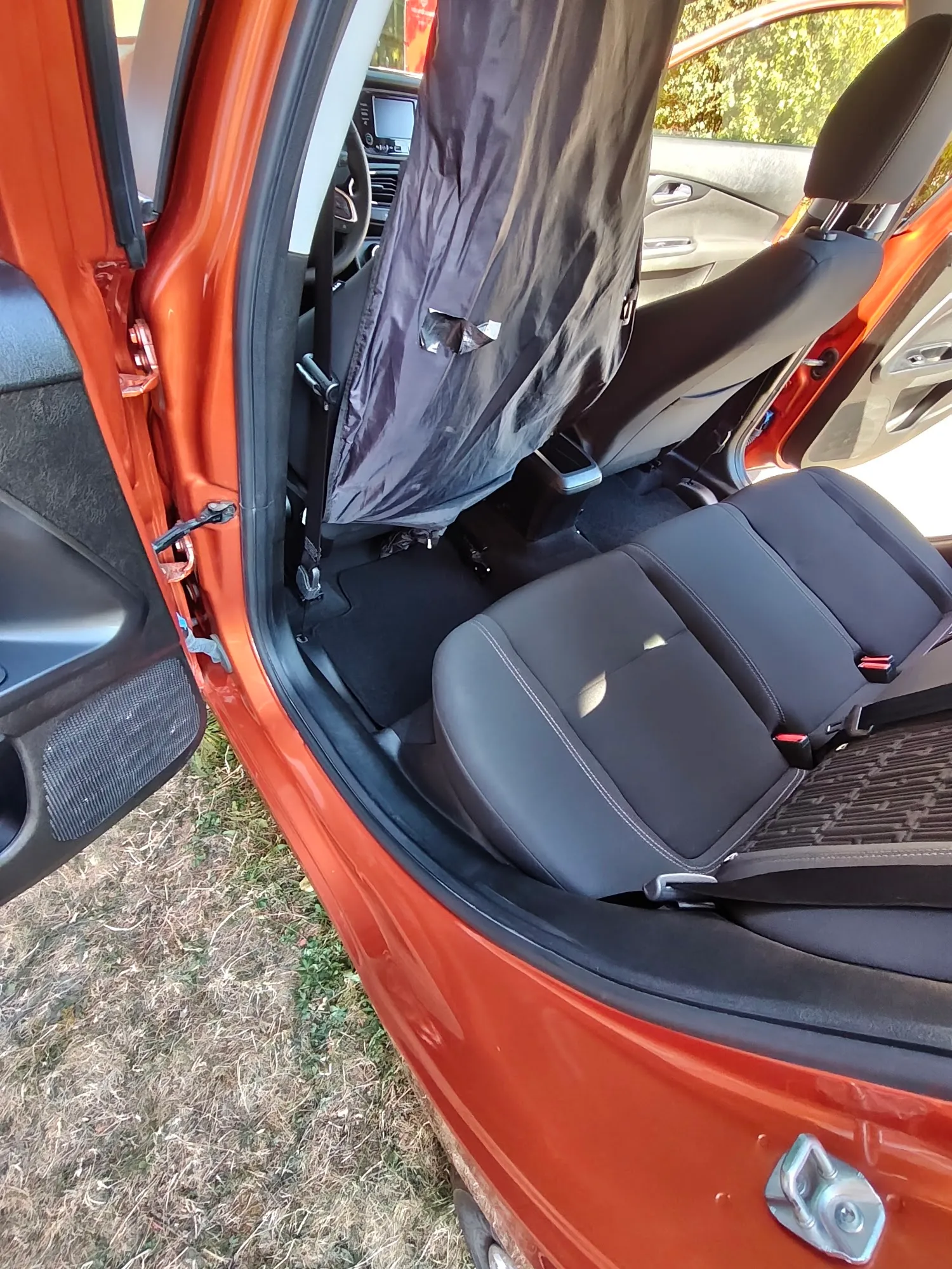 Intérieur de voiture protégé par HS SANTOS lors d'une intervention à domicile